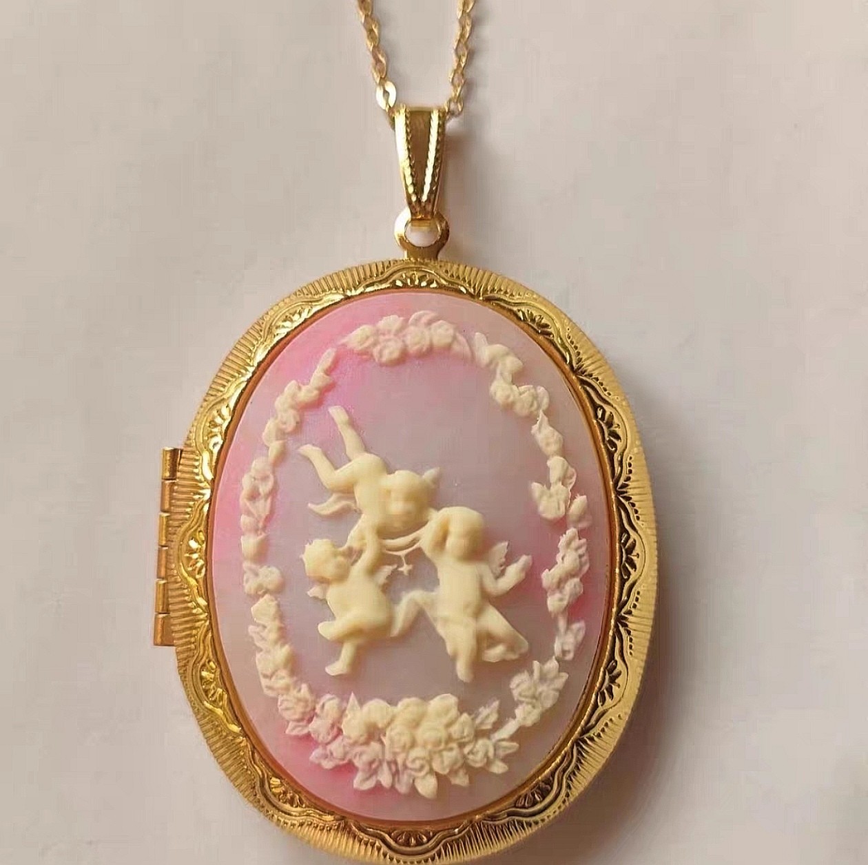 pink vintage cameo locket necklace Gold plated Oval Locket Photo Necklace 24”