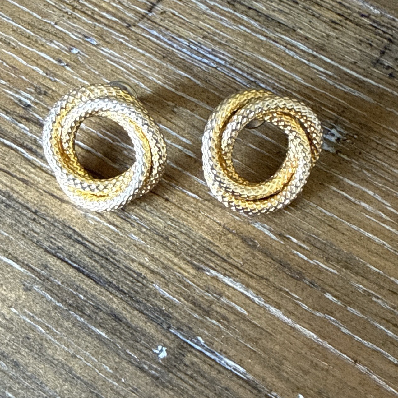 Vintage Love Knot Intertwined Stud Earrings Gold Tone Classic Style 0.25” inch