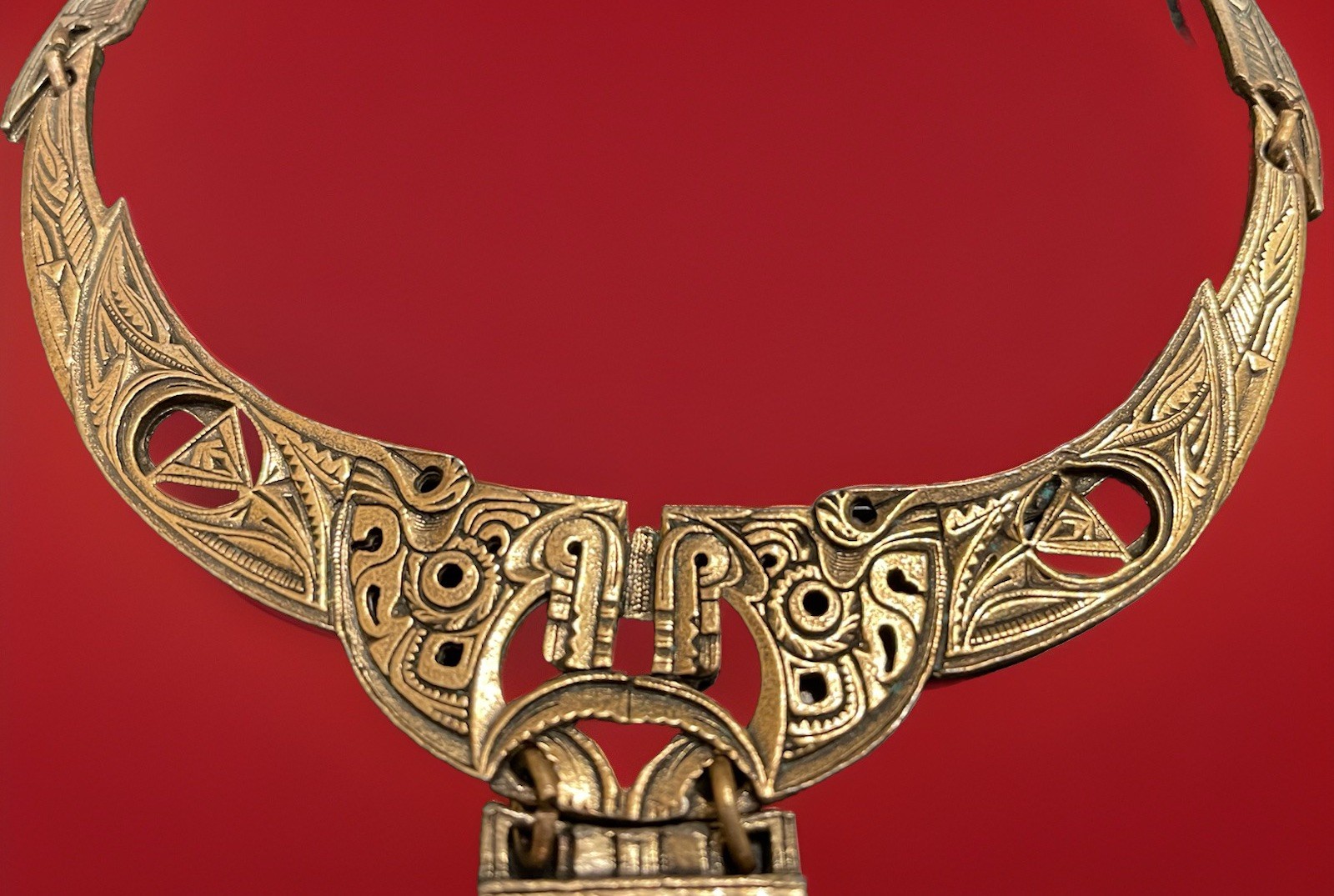 Vintage Signed Miracle Britain Celtic Scottish Amber Topaz Glass Bib Necklace