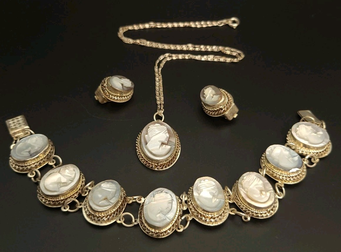 Vintage Carved Shell Cameo Parure Set Necklace Bracelet Earrings