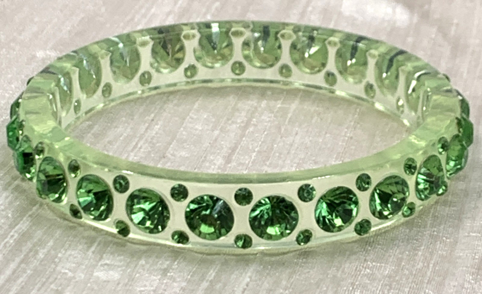 Vintage Art Deco Lucite & Rhinestone Bangle Bracelet Green Clear 8-1/4” IC