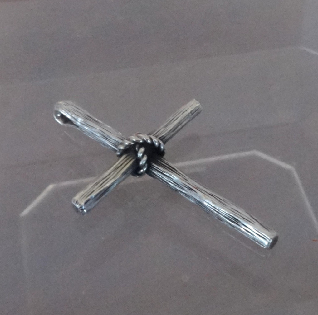 Beautiful Retired Vintage James Avery Sterling Silver Old Rugged Cross Pendant