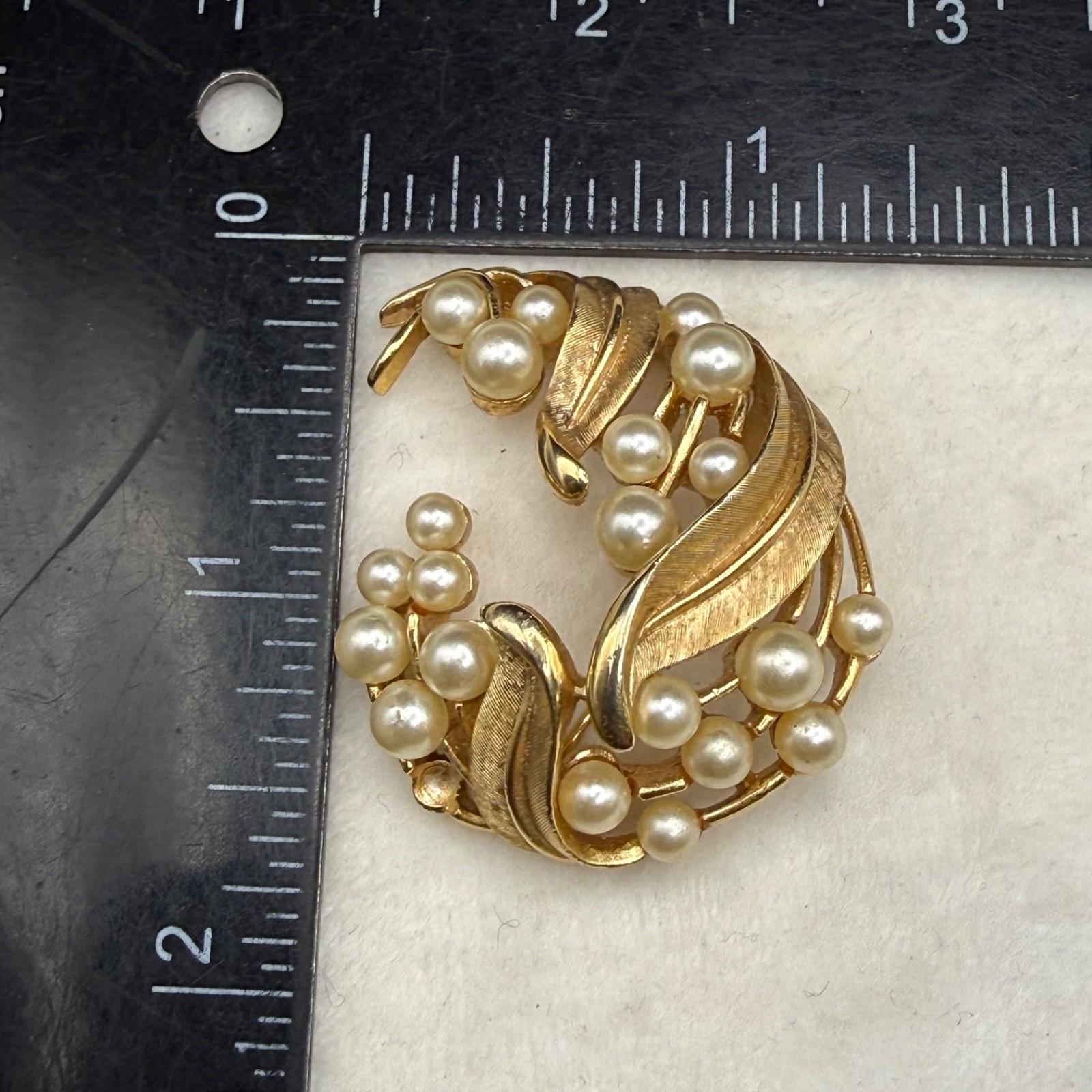 Vintage Trifari Textured Leaf Brooch Gold Tone Imitation Pearl Cluster Signed