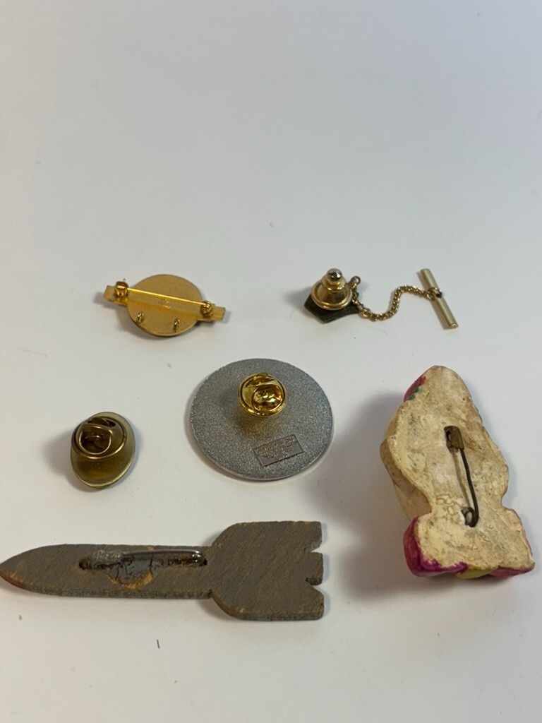 Vintage Chicago Cubs Pin and Other Novelty Retro Advertising
