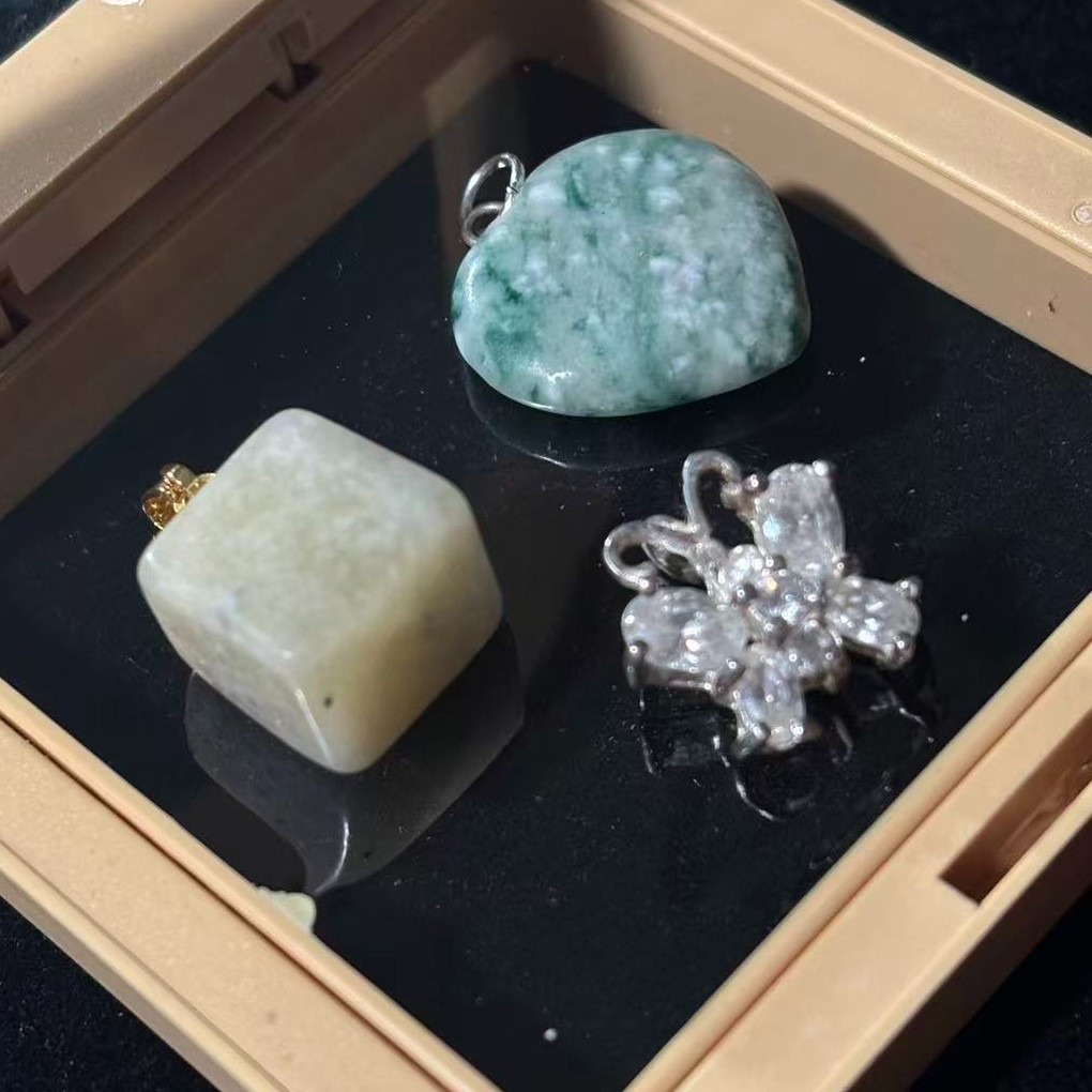 Vintage 2 pcs Jade and 1 pc Rhinestone Silver Small Pandants, box+3 necklaces