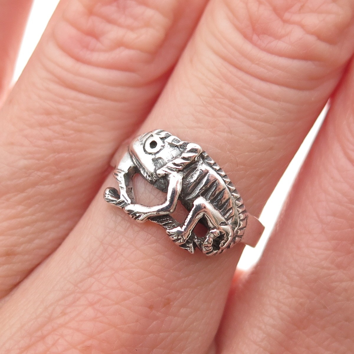 925 Sterling Silver Vintage Chameleon Oxidized Ring Size 6.75