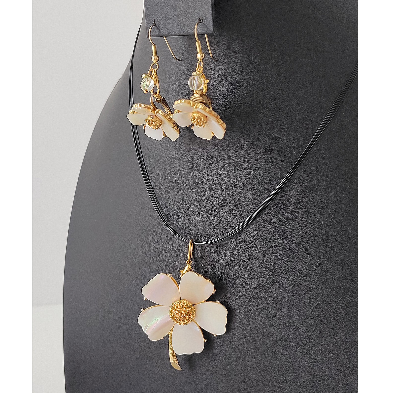 Vintage MOP Flower Set Pin Clip Earrings + Pendant Hook Converters Pearly MANDLE