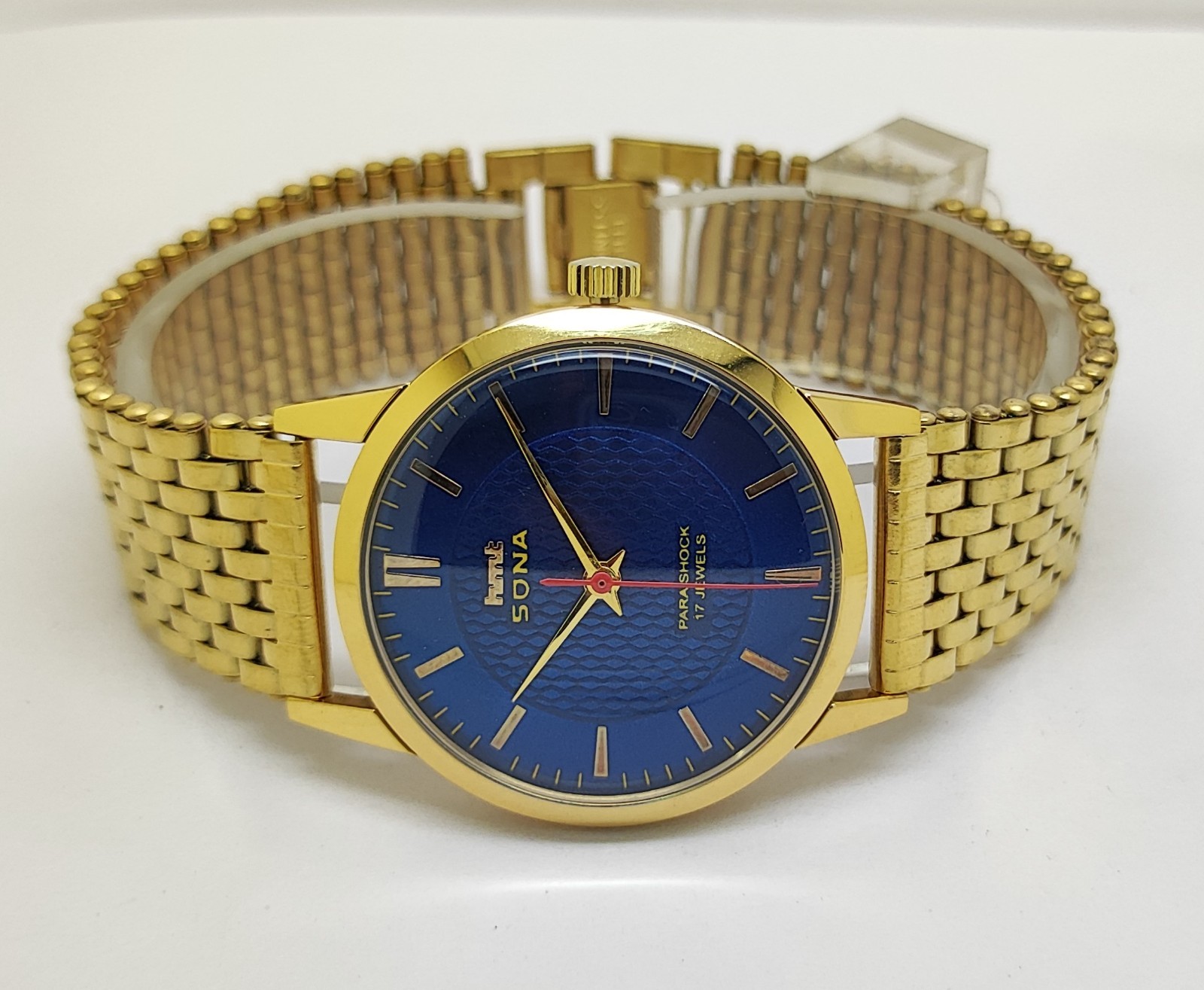 Vintage Hmt Sona Blue Dial 17 Jewels Para Shock Mechanical hand winding Watch
