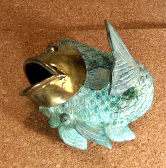 GREEN & BRASS METAL FISH STATUE 2 LB 4 OZ lngh 5″ hgtt 5″ thik 4.5p” $48