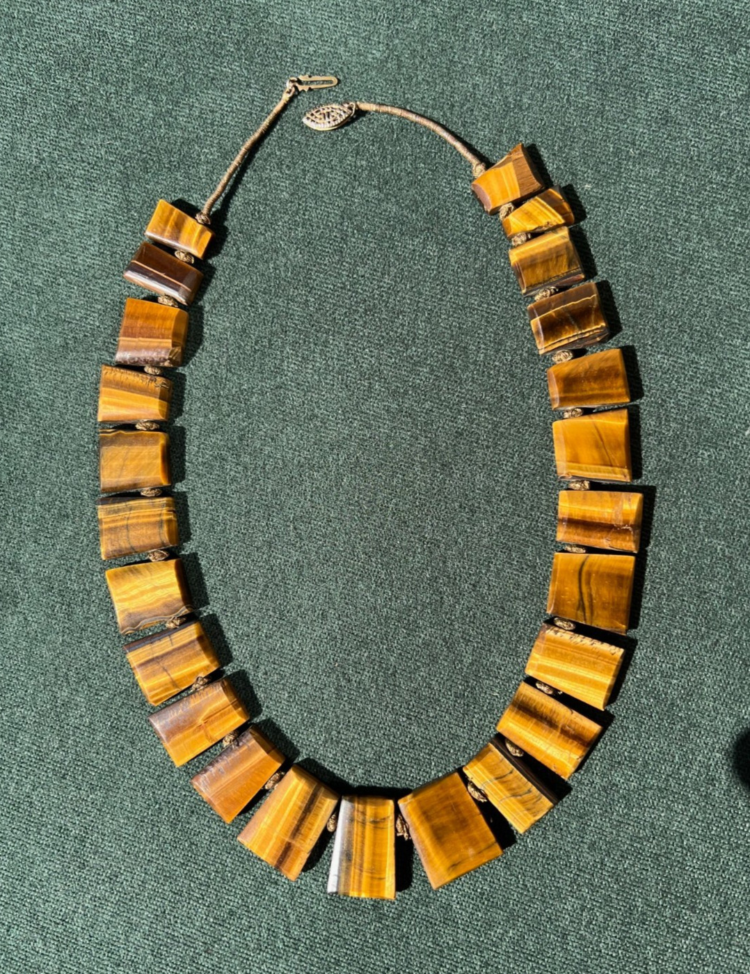 16.5″ Tiger’s Eye Hand Knotted Fan Necklace with Unknown Metal Clasp 63 grams