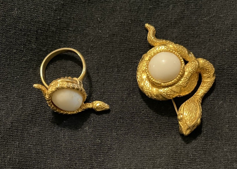Vintage Gold Tone Snake Serpent Brooch & Ring Set Cabochon Center Ring Sz 8