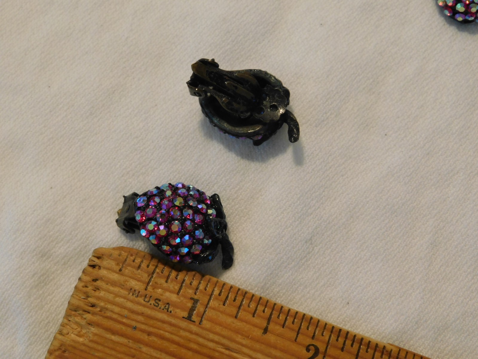 Weiss Aurora Borealis Rhinestone Strawberry Fruit Brooch & Earrings Vintage Set