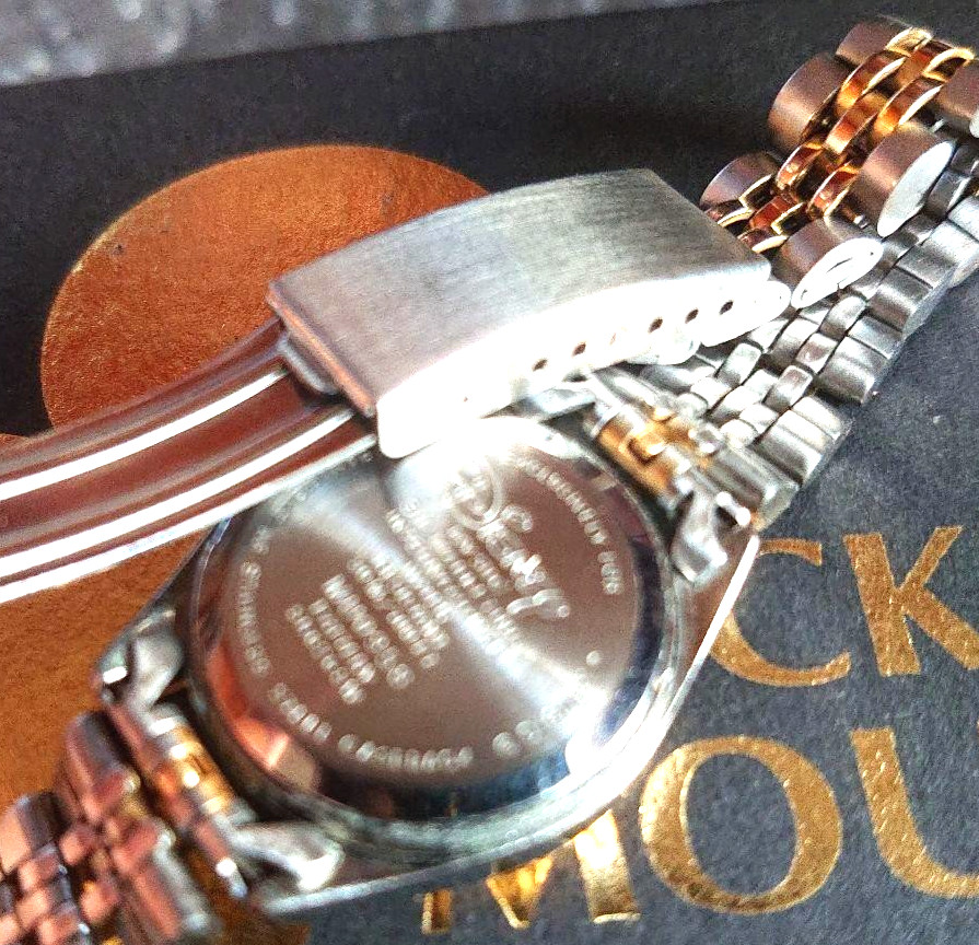 Disney Mickey Mouse Serrated Gold Day-Date Quartz Wristwatch Vintage Analogwatch