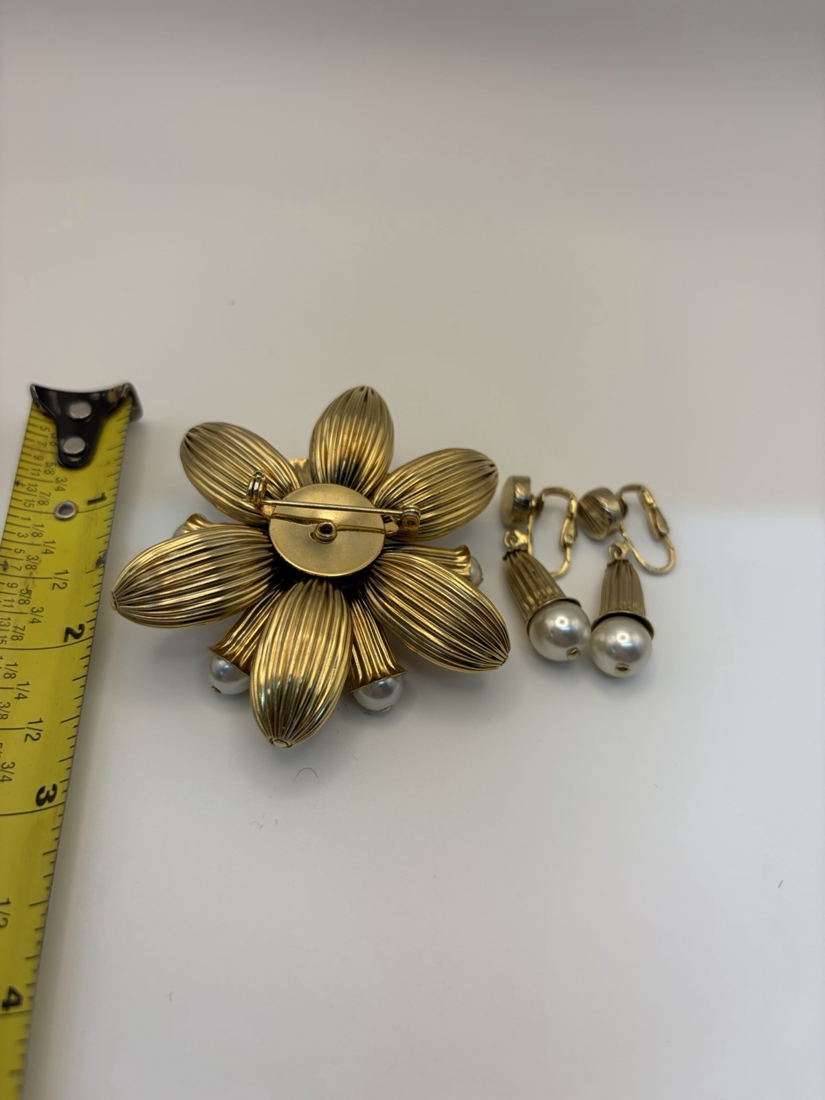 Lg Vintage Gold Tone Faux Pearl Floral Brooch & Matching Earrings Corsage Style