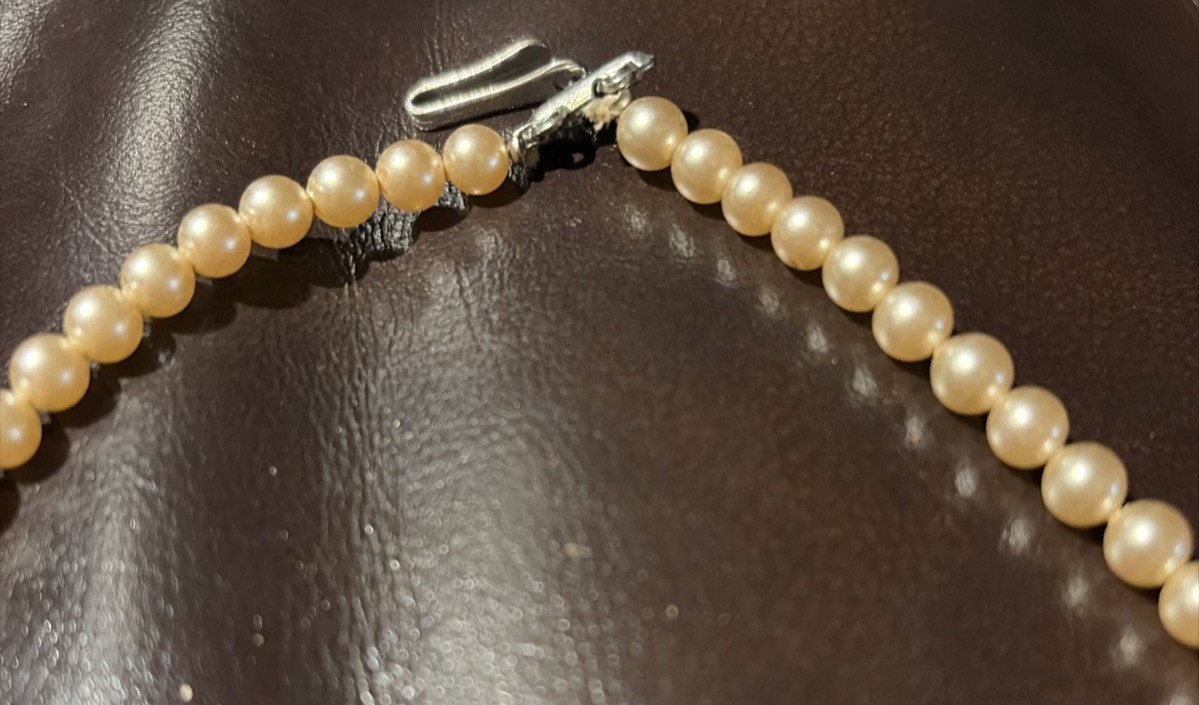 Long Vintage Champagne Faux Pearl Opera Necklace 21″ In Original Round Box