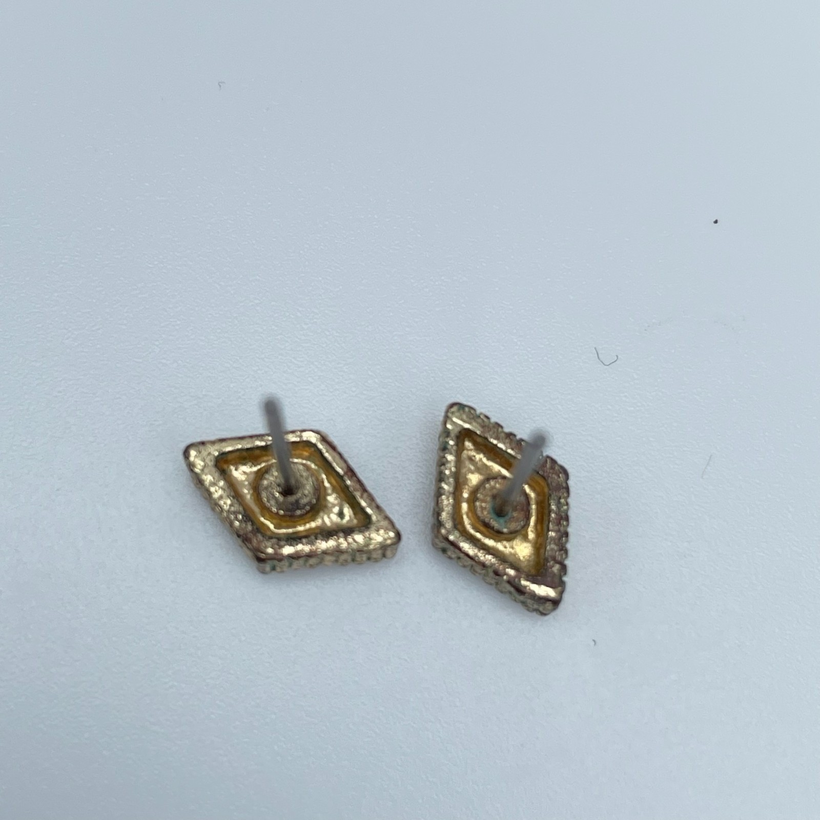Vintage 90s Gold Tone White Glass Pave Diamond Shape Stud Earrings Fashion Y2K