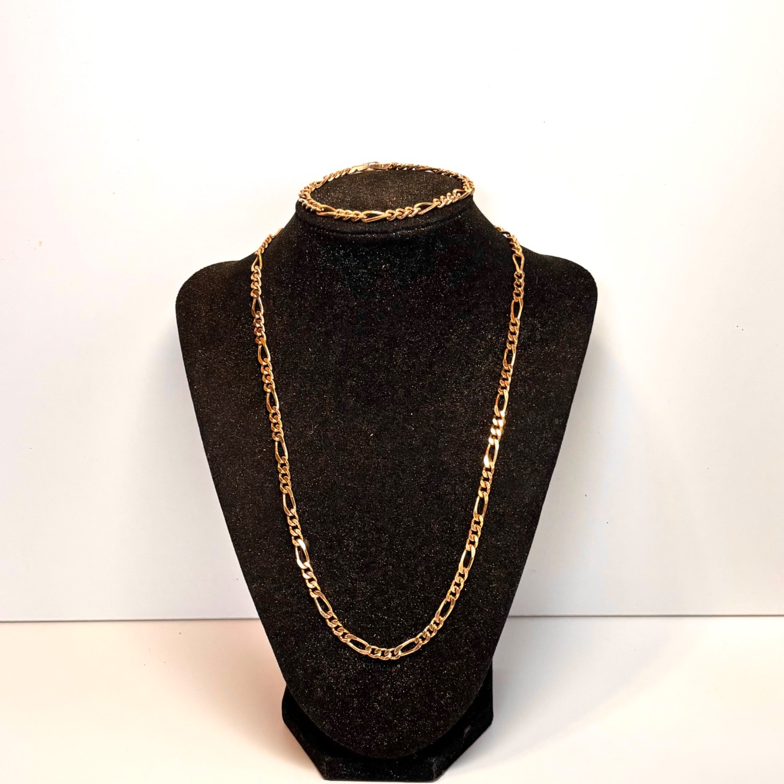 NECKLACE BRACELET SET goldtone metal figaro chain fold over clasp vintage