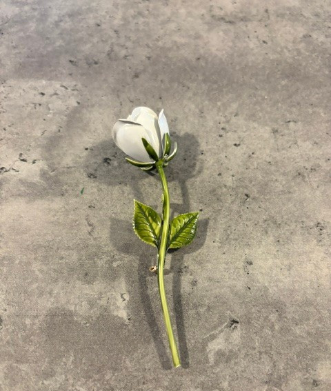 VTG Enamel White Single Rose Bud Brooch Pin w/ Green Leaves & Stem