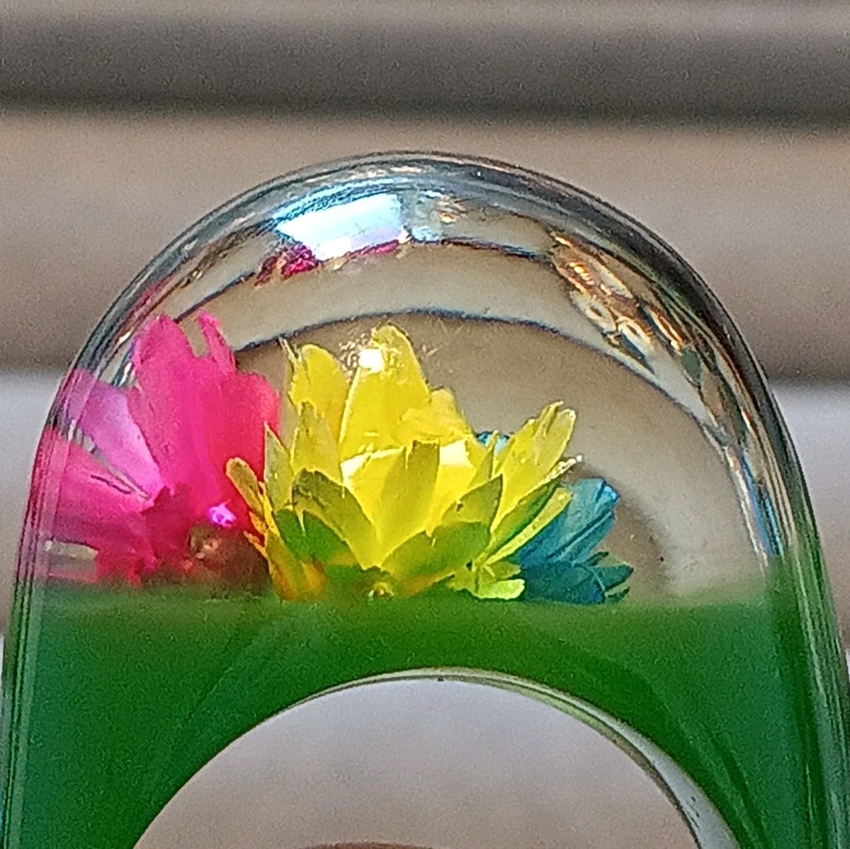 Vintage Lucite Bubble Ring Acrylic Dome Mod Pop Art Dried Flower MCM Green 8.5
