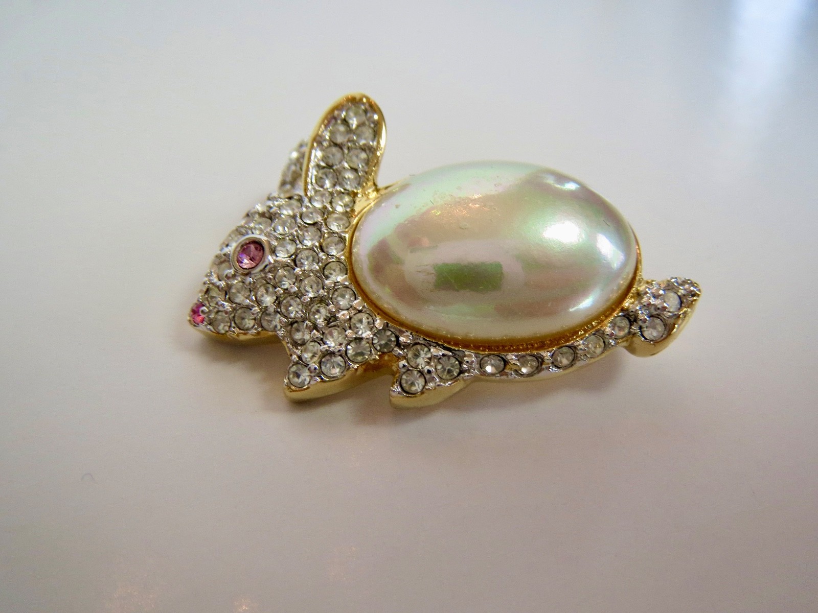 KREMENTZ Rabbit Bunny PIN BROOCH Faux Pear Crystal Yellow Gold Tone Pink Eyes