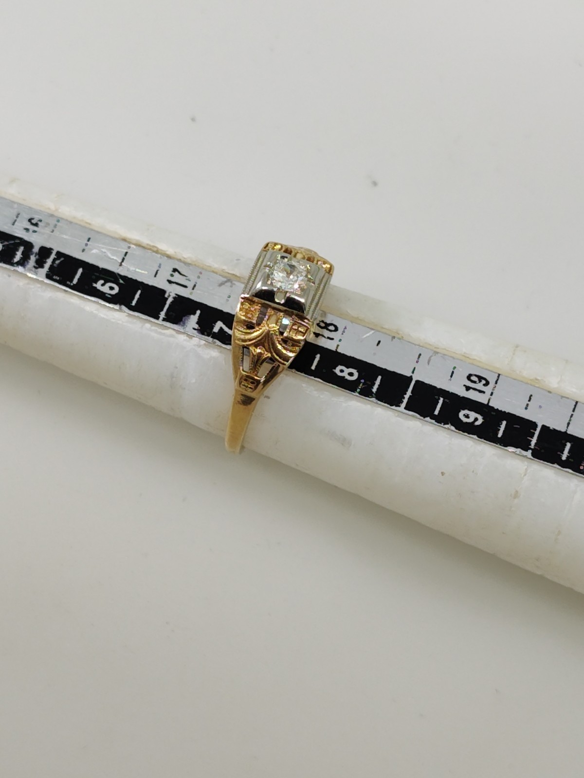 Vintage or Antique 14K Gold & Diamond Estate Art Deco Design Ring Size 7.5