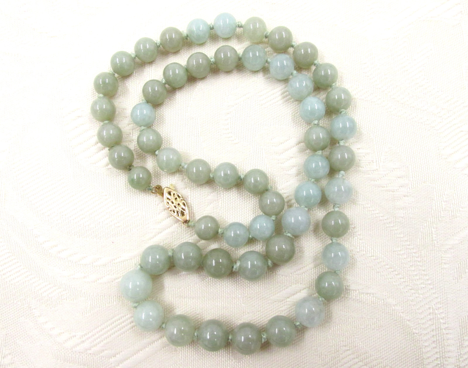 Jade Jadeite Bead Necklace 14K Gold Clasp 22″ Chinese Export Vintage Knotted
