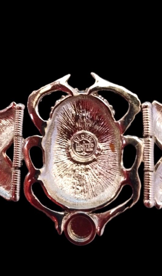 Vintage Signed EDGAR BEREBI Cleopatra Scarab Enamel & Crystal Link Bracelet 7.5”
