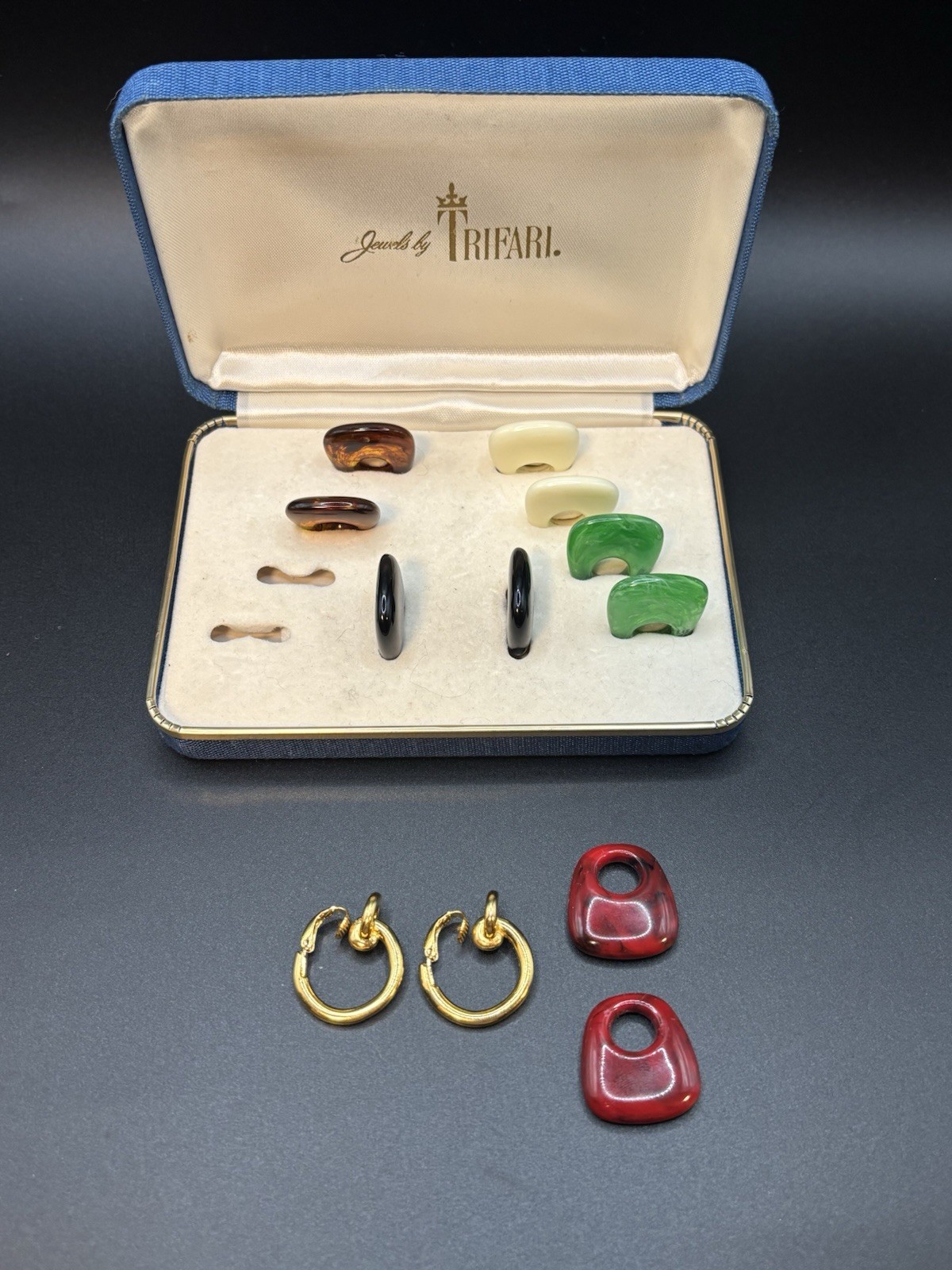 Vintage Jewels By Crown Trifari Interchangeable Hoop Clip On Earring Set in Box