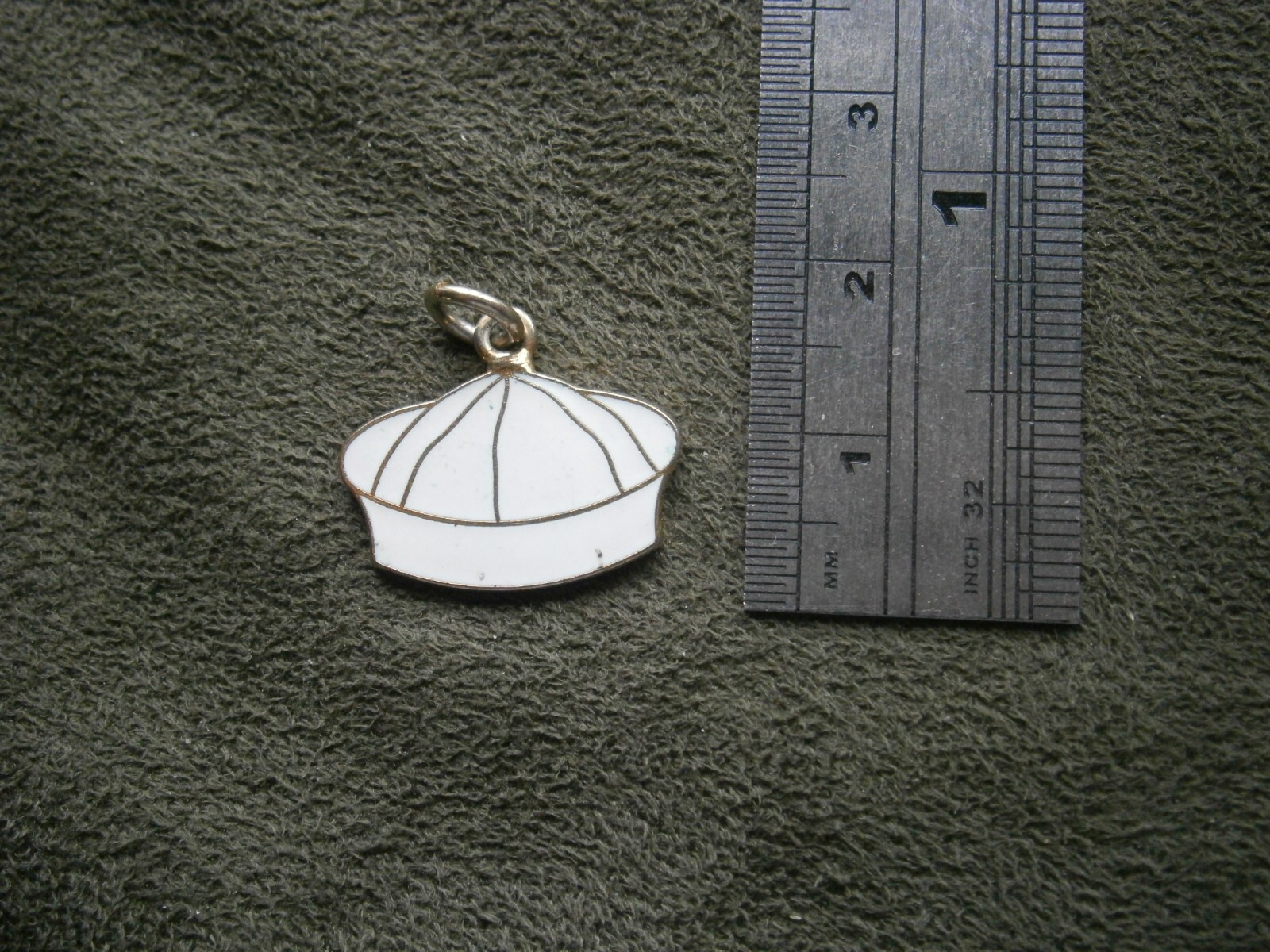 USN US Navy Sailor Hat Vintage Goldtone & Enamel Sweetheart Charm Pendant 2.0g