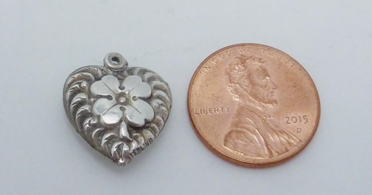 Vtg Sterling Silver Ornate 4 Leaf Clover Luck Puffy Heart Charm Pendant 27431