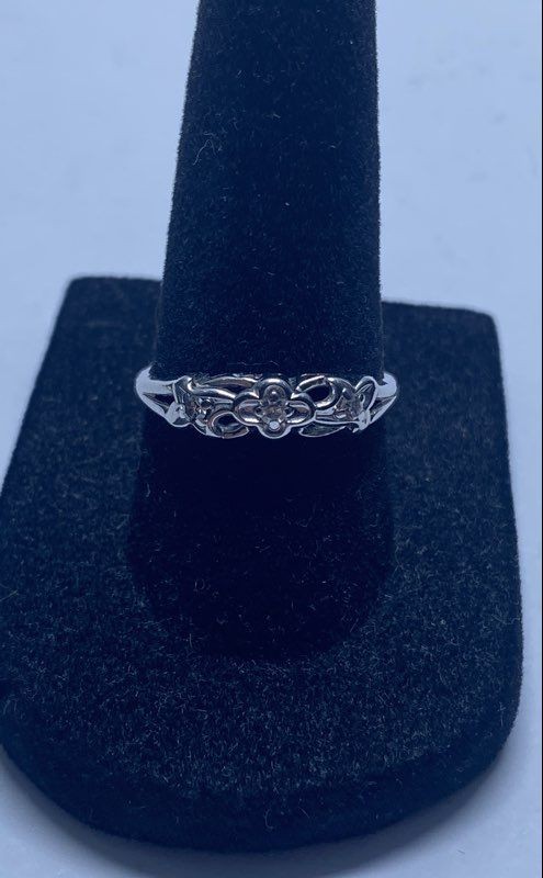 Vintage Feature Lock 14K White Gold Diamond Filigree Ring Size 6.75
