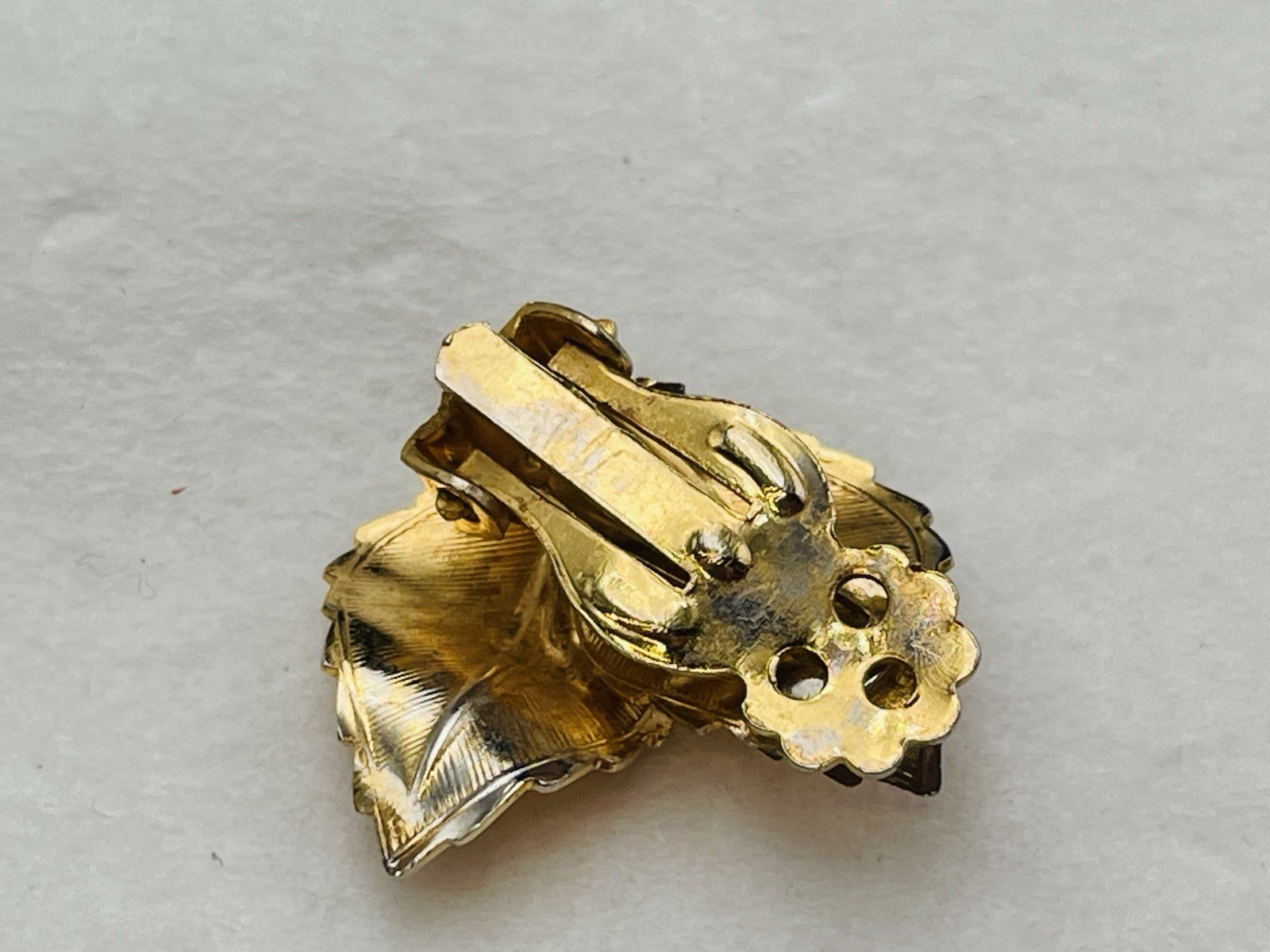 Double Leaf Gold Tone Faux Pearl Clip On Earrings Vintage Classic Elegant