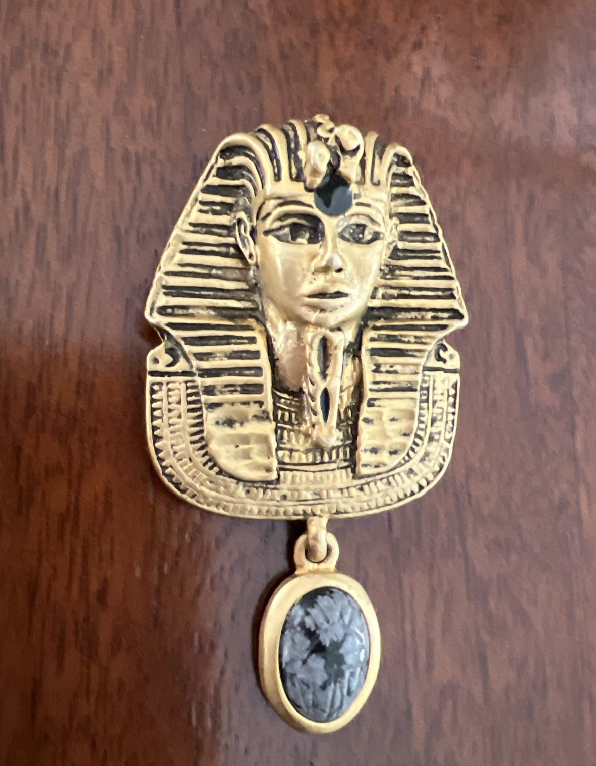 VINTAGE 1978 SIGNED TS PHARAOH SCARAB BROOCH CABOCHON DANGLE YELLOW GOLD PLATED