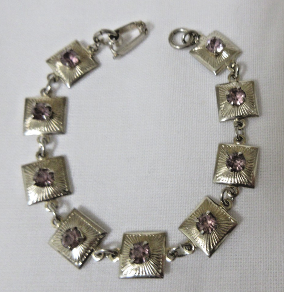 Vintage Gold Tone Light Purple Rhinestone Link Bracelet 6″ – No Metal Wear