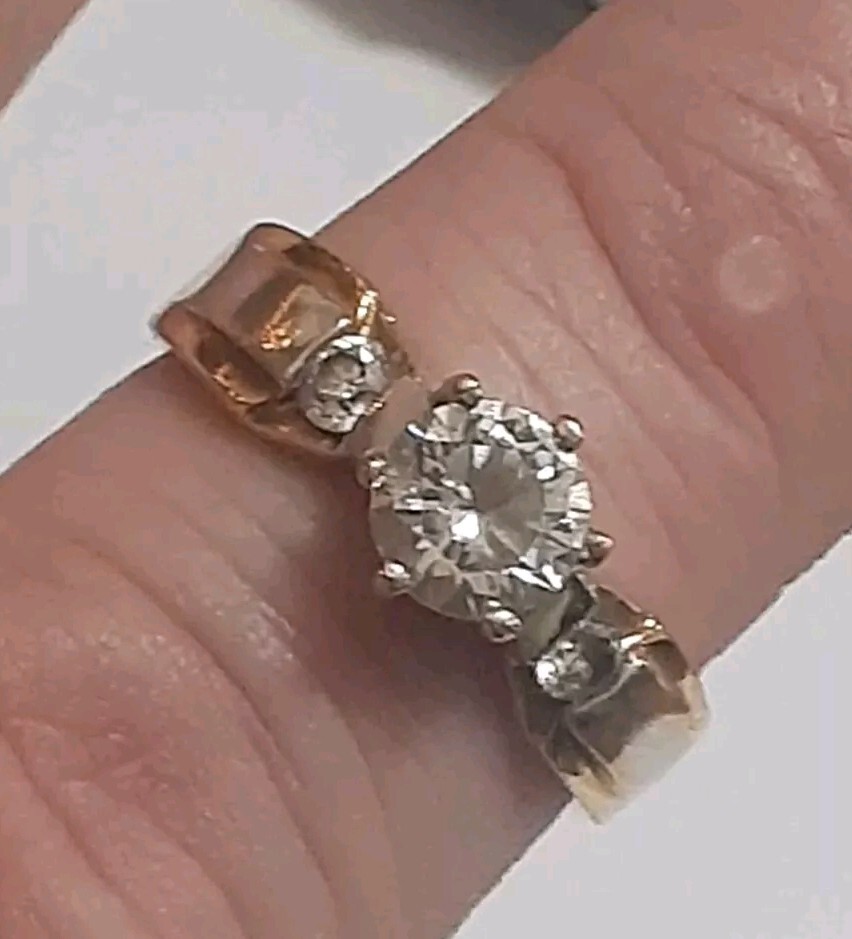 18K HGE Lind yellow & white gold plated prong set stone ring size 8.5