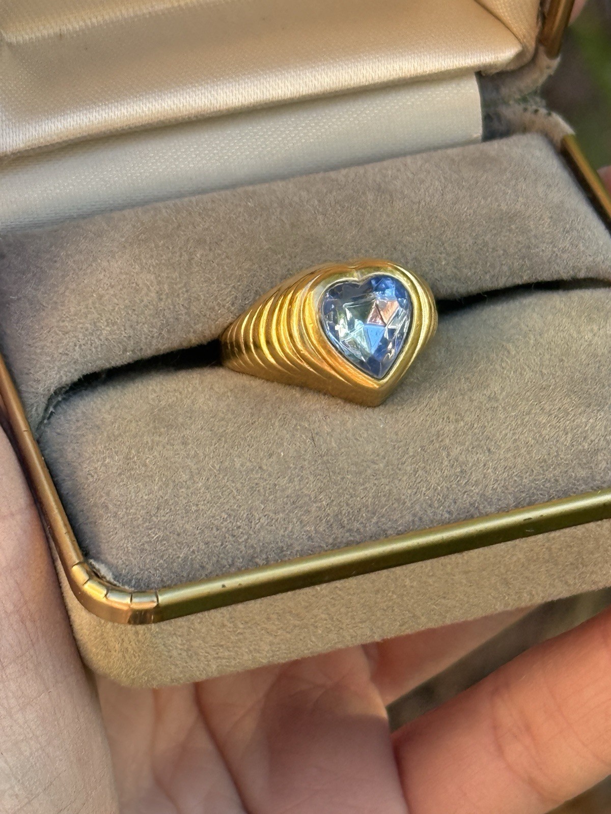 VINTAGE Avon Bold Sparkle Blue Bezel Heart Ring RARE Size 7