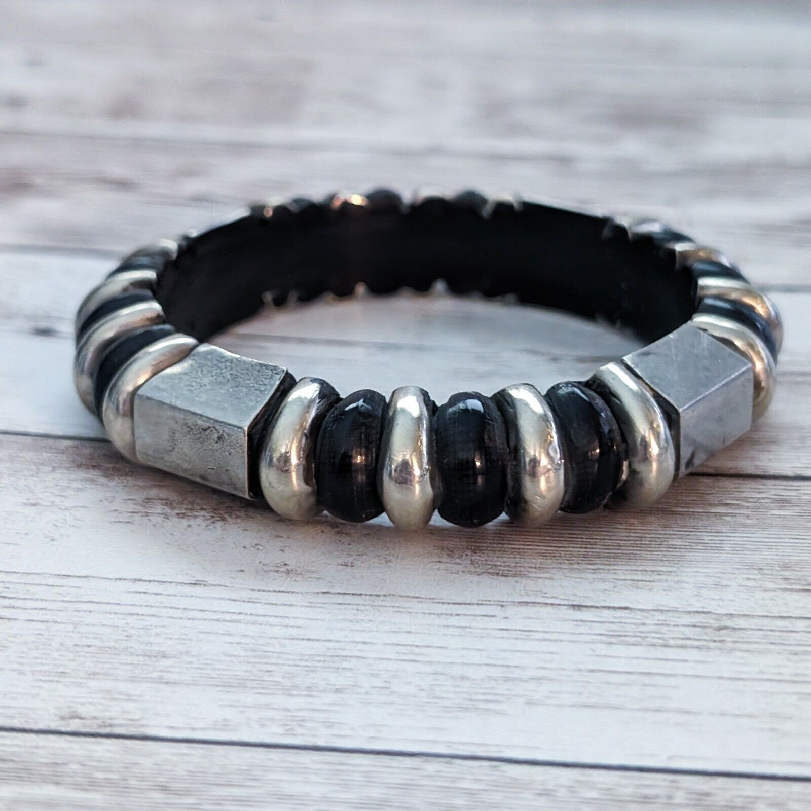 Vintage Bracelet Chunky Black & Silver Tone – Marks and Signs of Wear
