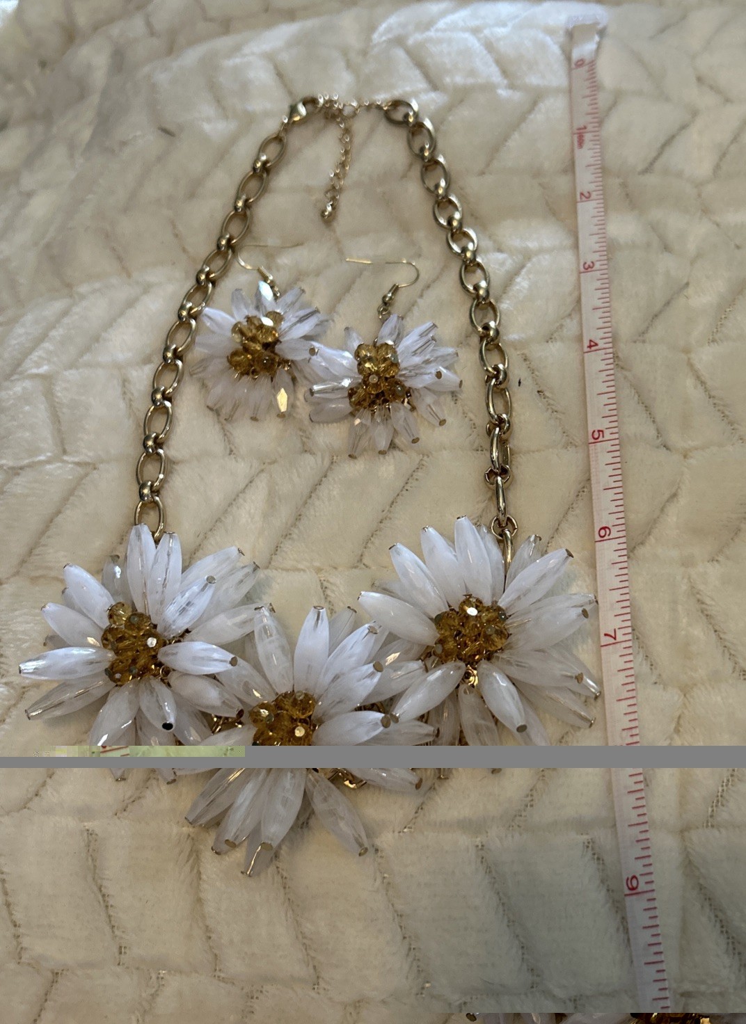 Chunky Daisy Burst, Acetate Flower, Retro Boho Costume Jewelry, 50s60s Style.