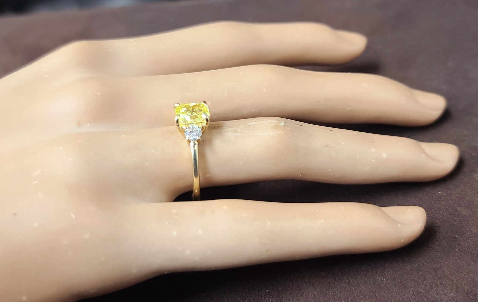 14k Yellow Gold Ring 1.81CT.Natural Fancy Vivid Yellow Diamond Cushion GIA CERT