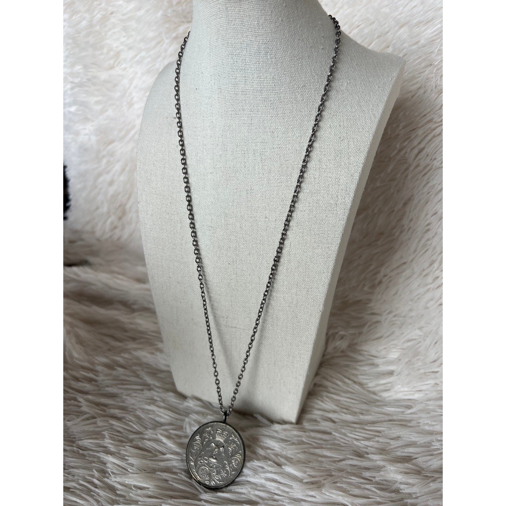 QEII Coin Pendant Necklace 1977 Queen Elizabeth II Jubilee