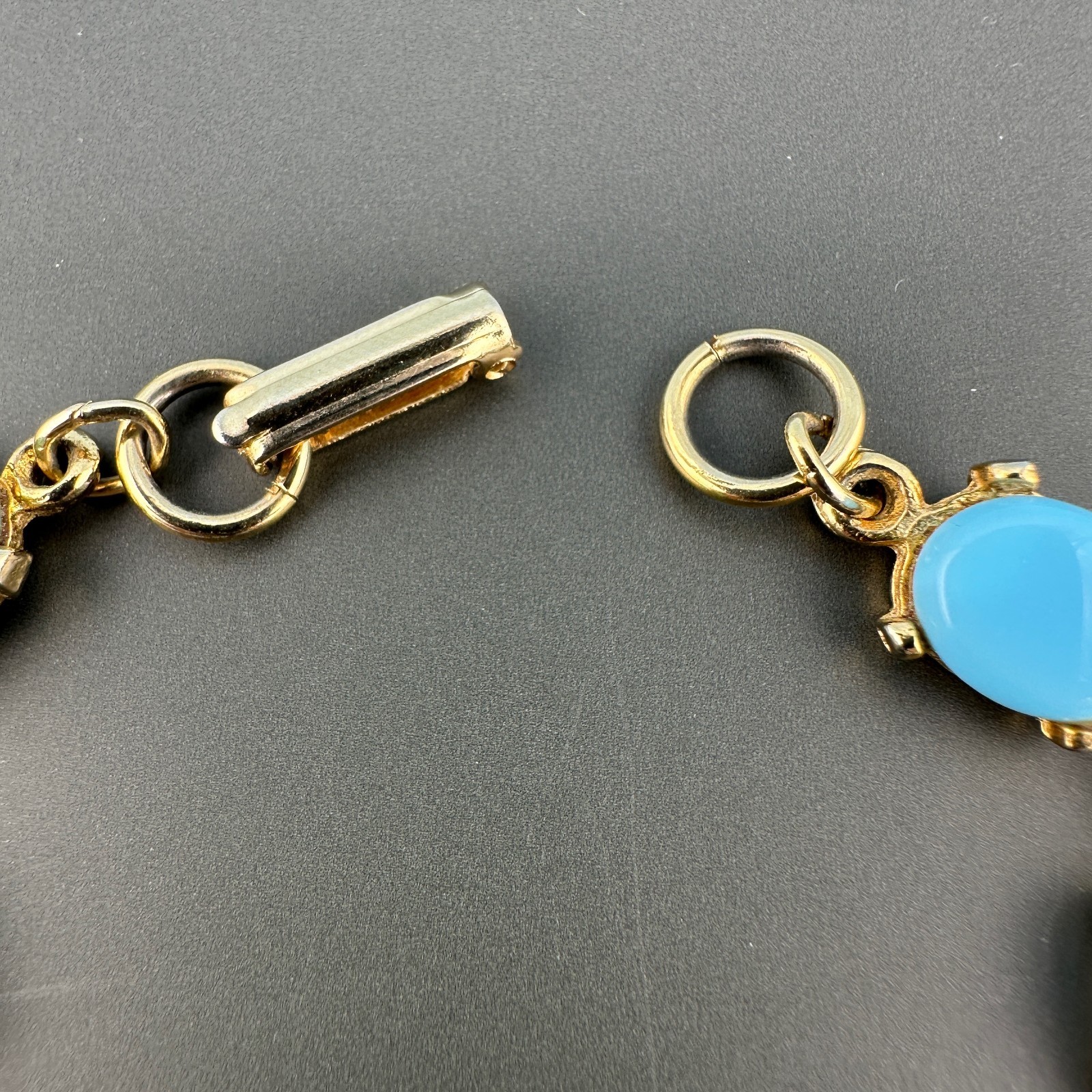 Vintage Bracelet Blue Milk Glass Gold Tone Oval Links MCM 6.5″ Faux Turquoise