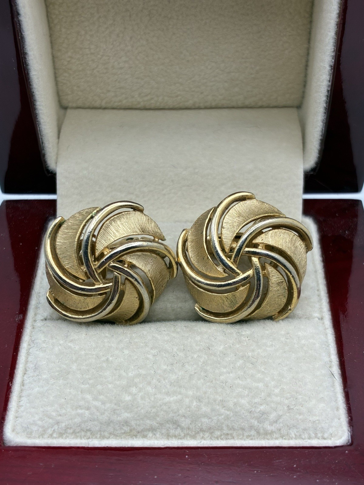 Crown Trifari Round Gold Tone Swirl/Flower Clip On Earrings Vintage