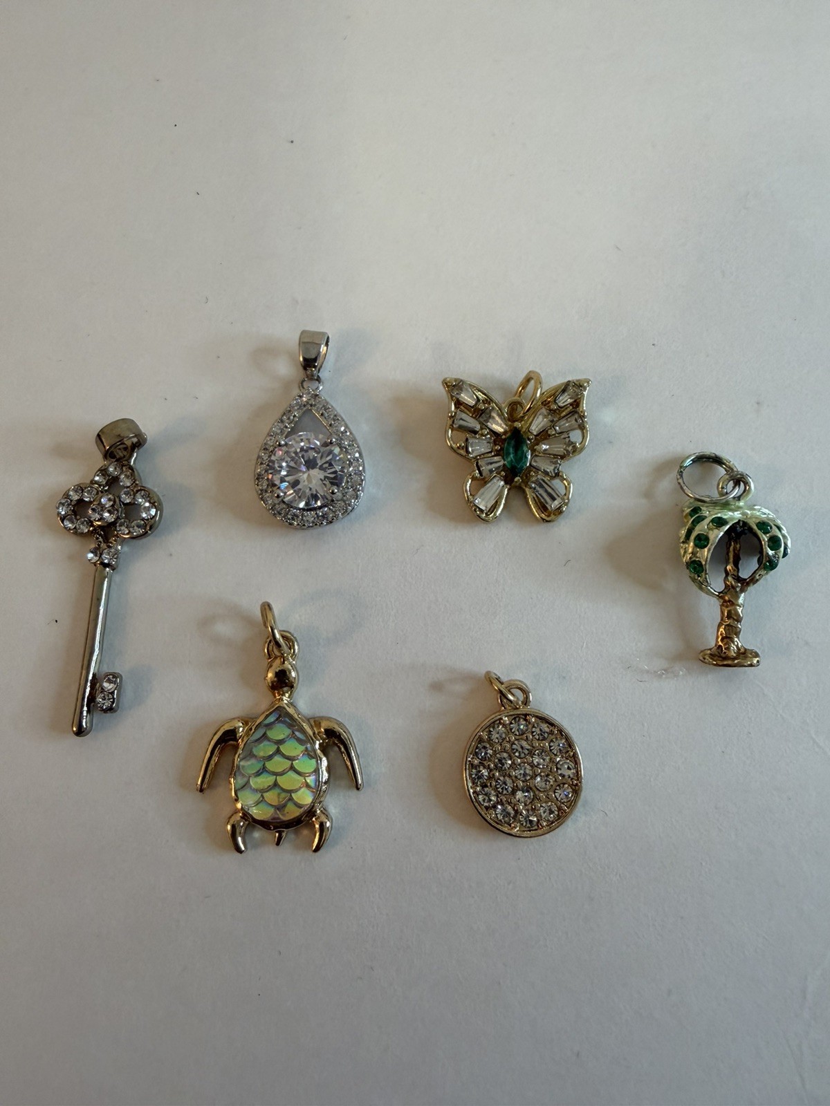 Lot Of 31 Necklace Pendants & Charms Multiple Styles & Sizes Pre-Owned