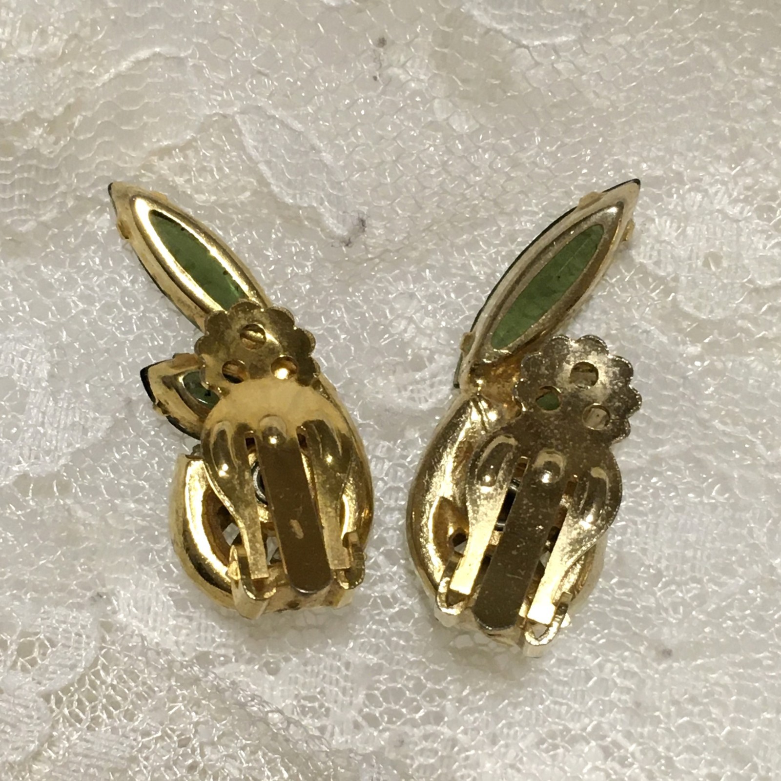 Vintage Juliana Rhinestone Clip On Earrings Green Pronged Navettes Gold Tone