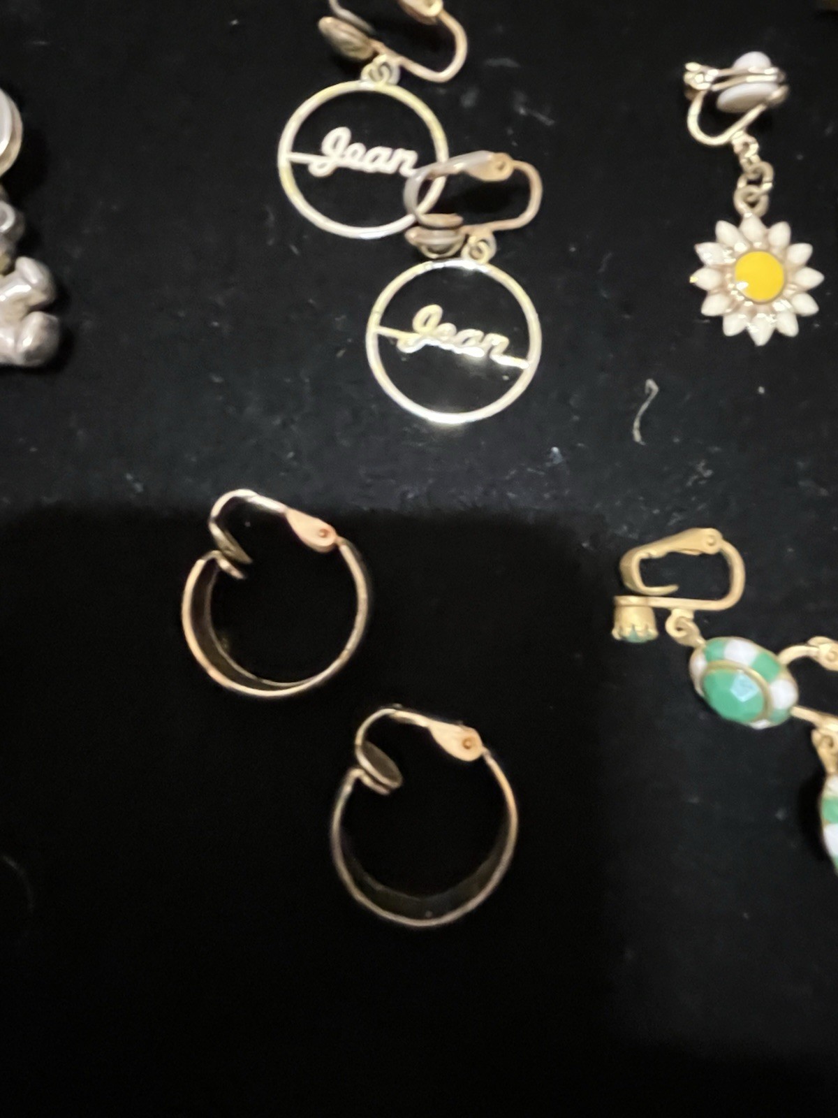 20 Pair Vintage Clip On EarRings Various Colors And Styles As Pictured Lot 02