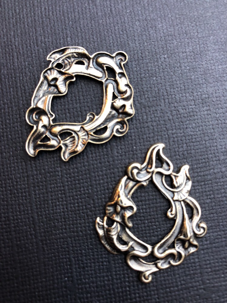 31493 – 2 Pc Oxidized Brass Victorian Floral Spray Jewelry Finding Stamping