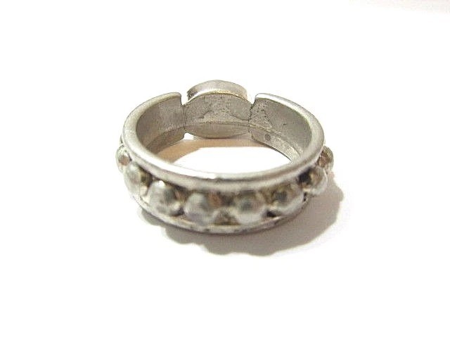 Ring Silver Tone Black Glass and Vintage Metal Bumpy Style Band Vintage Size 7