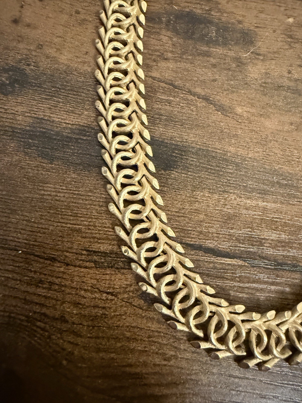 CROWN TRIFARI Link necklace Signed textured vine GOLD Tone Metal Vtg Jewelry