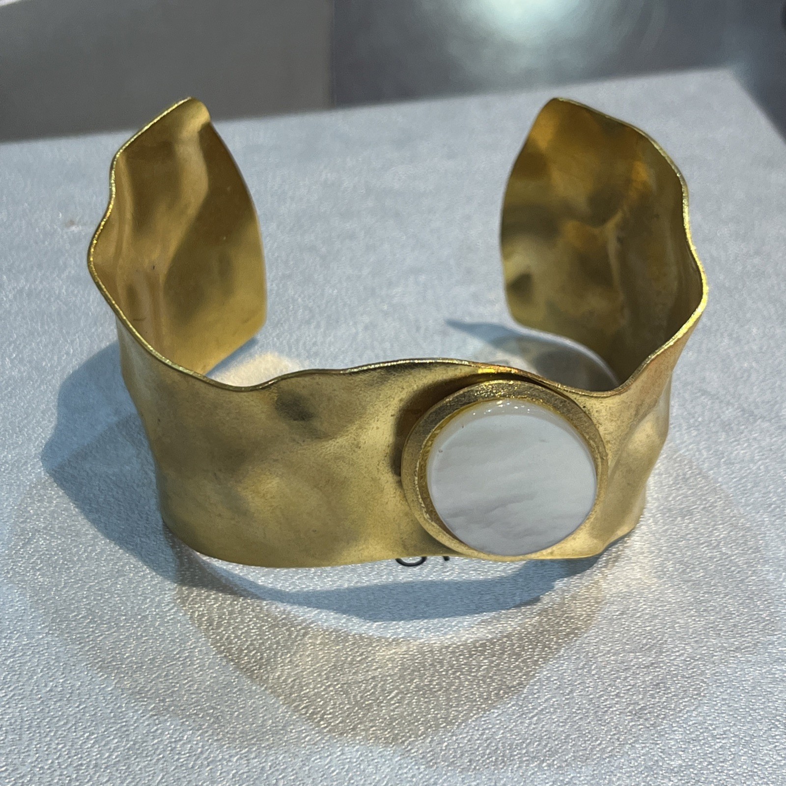 Vtg Gold Toned Cuff Bracelet 2” Wide Faux Pearl Trendy Beautiful Statement