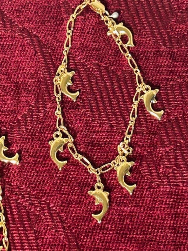 VINTAGE UNUSUAL DOLPHIN 21 INCH NECKLACE WITH A 7 INCH MATCHING CHARM BRACELET